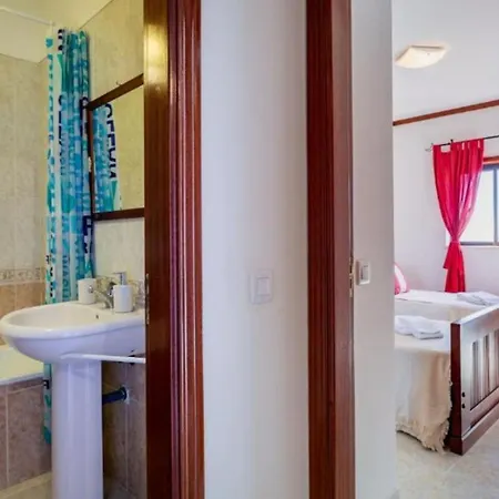 2 Bedrooms Balcony Flat アパート *