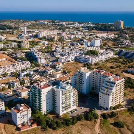 2 Bedrooms Balcony Flat アパート