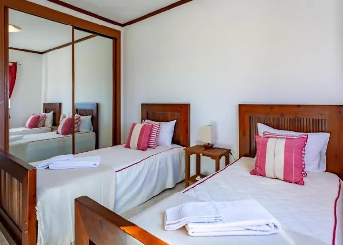 2 Bedrooms Balcony Flat Lägenhet