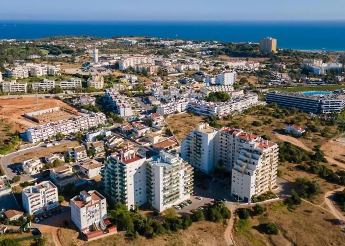 2 Bedrooms Balcony Flat Lägenhet